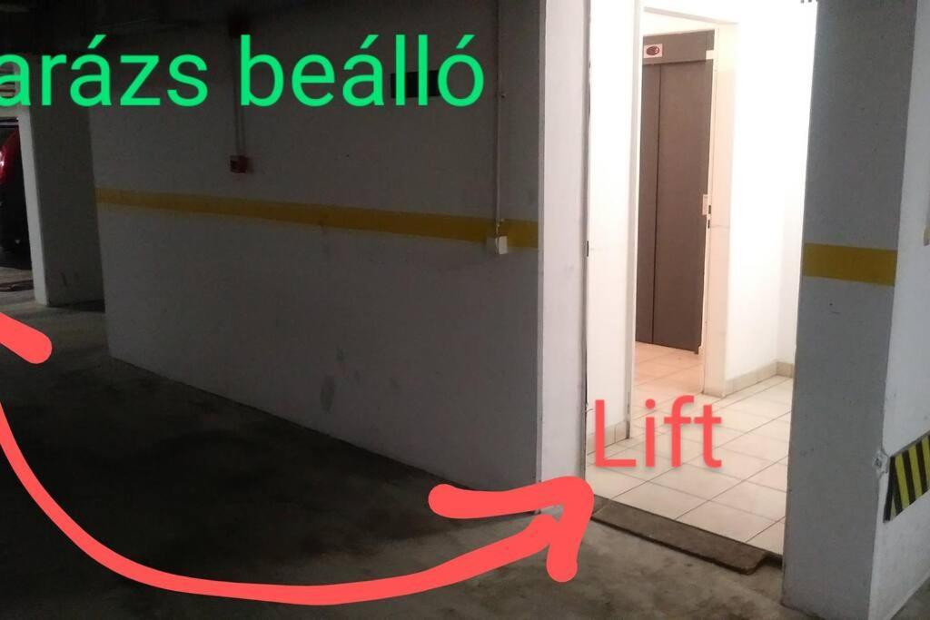 Modern Apartment With Garage บูดาเปสต์ ภายนอก รูปภาพ