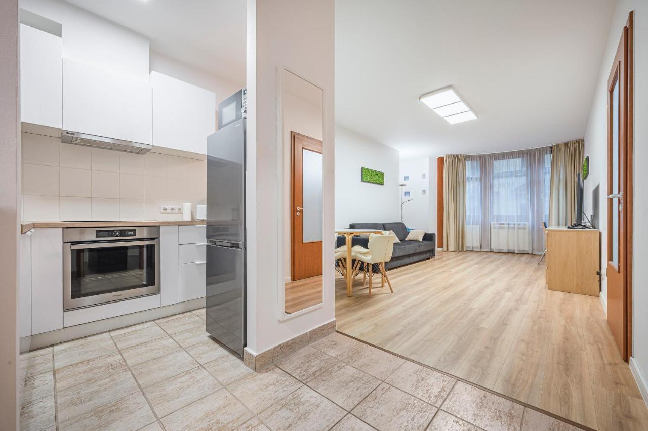 Modern Apartment With Garage บูดาเปสต์ ภายนอก รูปภาพ