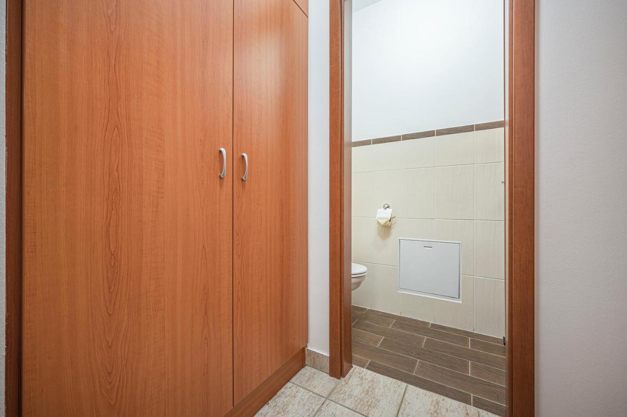 Modern Apartment With Garage บูดาเปสต์ ภายนอก รูปภาพ