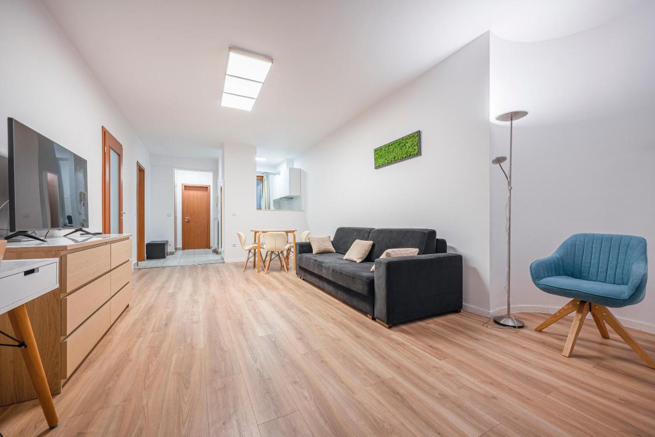 Modern Apartment With Garage บูดาเปสต์ ภายนอก รูปภาพ
